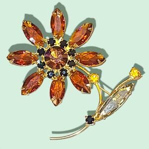 Pretty Vintage Juliana D&E Amber‎ Rhinestones Flower Gold Tone Pin Brooch